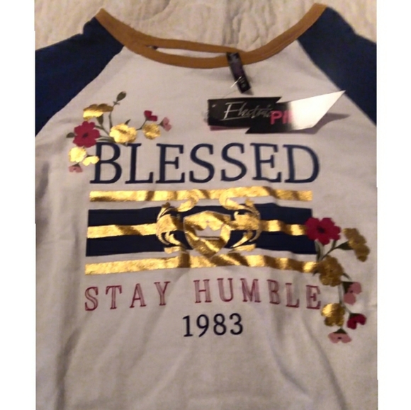 NWT Jrs Medium Electric Pink Cropped Tshirt - Picture 3 of 5